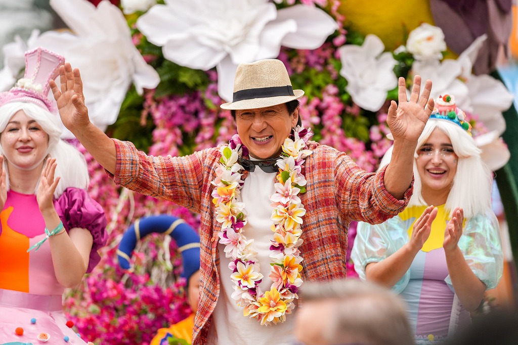 ジャッキー・チェン主演「パンダプラン」 新年にふさわしい幸せオーラ全開なジャッキーの姿を捉えた場面写真