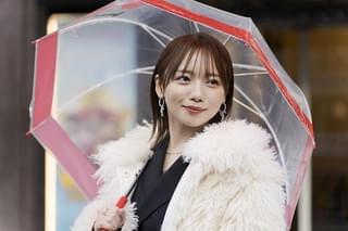 齊藤京子が深田晃司監督とパリへ 日本映画祭イベントで「恋愛裁判」劇中アイドル曲生歌唱、ひろゆきも登場