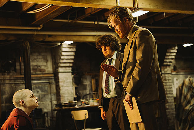 エマ・ストーン、「ブゴニア」脚本の感想は「何これ？」 インタビュー＆本編映像初公開