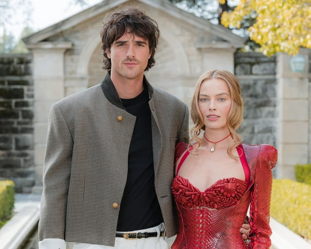 ジェイコブ・エロルディ（左）、マーゴット・ロビー（右）