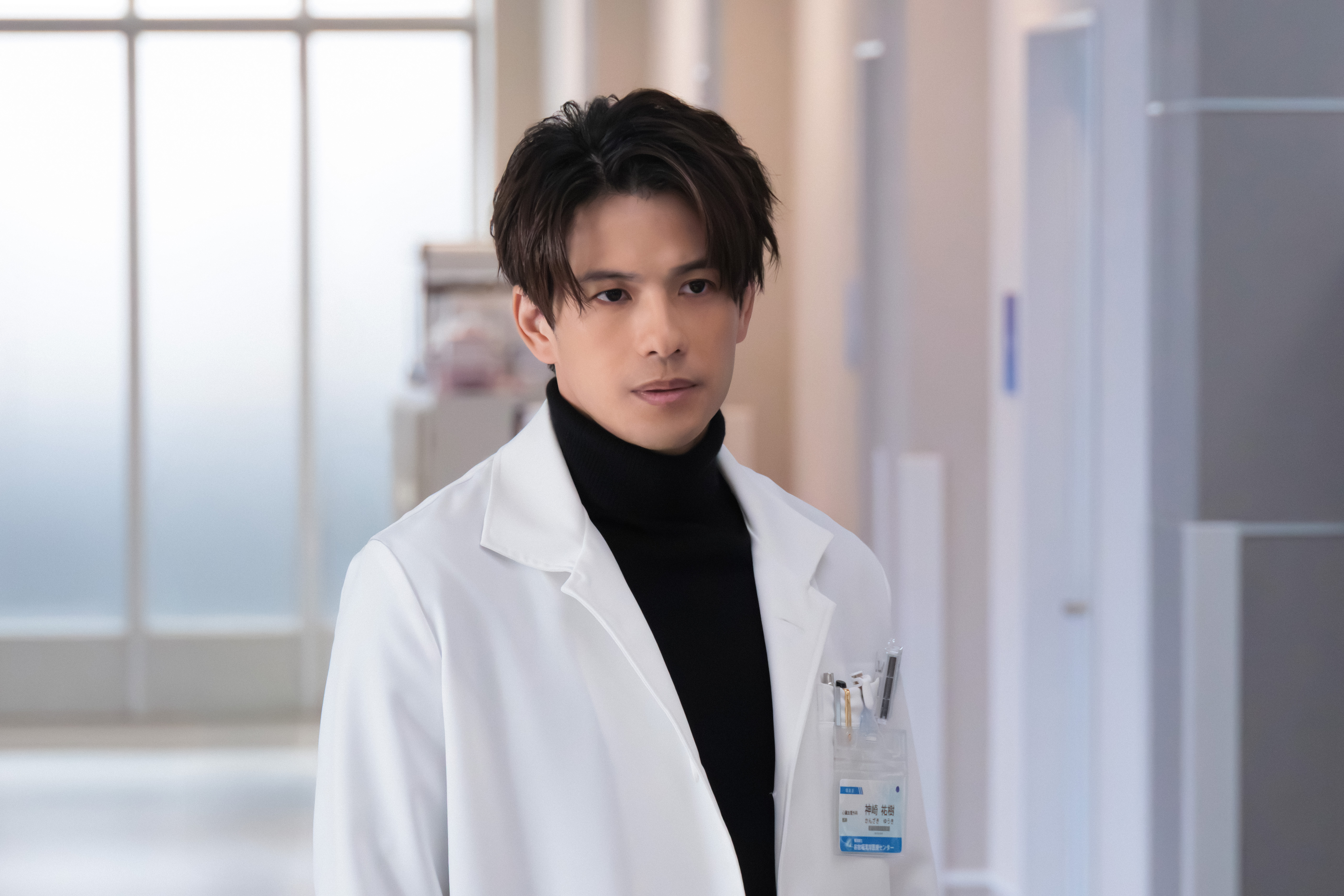 森崎ウィン、ウィスパーボイスの天才心臓血管外科医役で月9ドラマ「ヤンドク！」第4話に登場