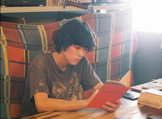 今泉⼒哉監督、若葉⻯也主演「街の上で」公開5周年を記念したアンコール上映が決定