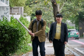 ハ・ジョンウと“接待ゴルフ”が学べる！ 「ロビー！ 4000億円を懸けた仁義なき18ホール」特別映像と新場面写真