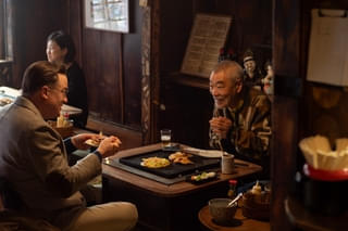 「天国の味わいだ！」ブレンダン・フレイザー＆柄本明がお好み焼きを囲んで心を通わせる「レンタル・ファミリー」本編映像