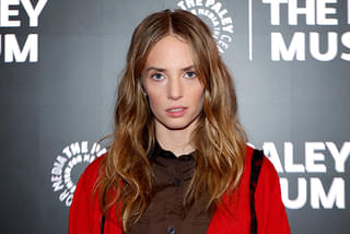 マヤ・ホーク、バレンタインデーに極秘挙式 ユマ・サーマンとイーサン・ホークがそろって祝福