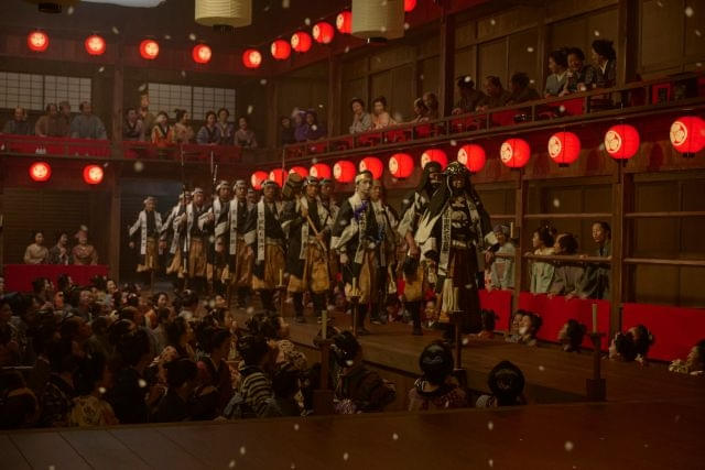 花道を進む四十七士