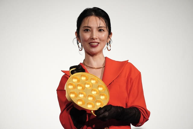 田中麗奈「これが2億円の重み」“純金のタコ焼き器”に緊張！【「黄金