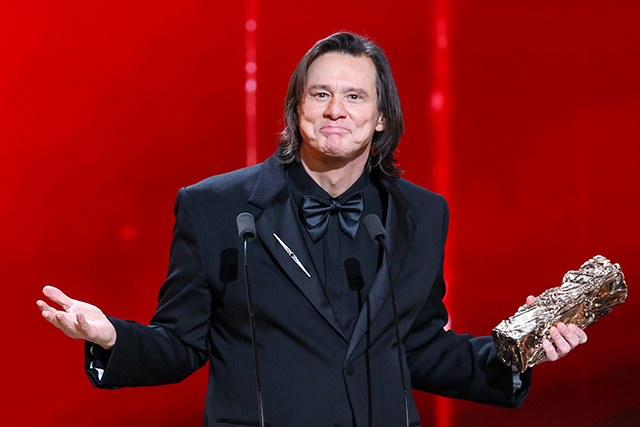 ジム・キャリーがクローンに？ セザール賞後に陰謀論が拡散