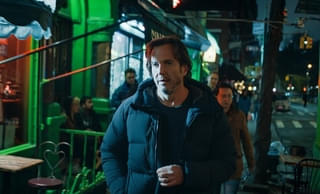 衝撃の実話エピソードシーン公開！ ブラッドリー・クーパー監督「これって生きてる？」“勝負の夜”本編映像