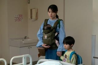 有村架純が体現する、揺れ動く母の心情「マジカル・シークレット・ツアー」闇バイトに臨む女性たちの場面写真公開