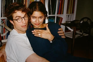 “秘密”をめぐりSNSで大激論！ ゼンデイヤとロバート・パティンソン主演「The Drama」8月21日公開決定