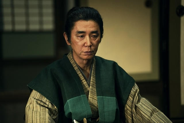秋岡四郎介（ユースケ・サンタマリア）