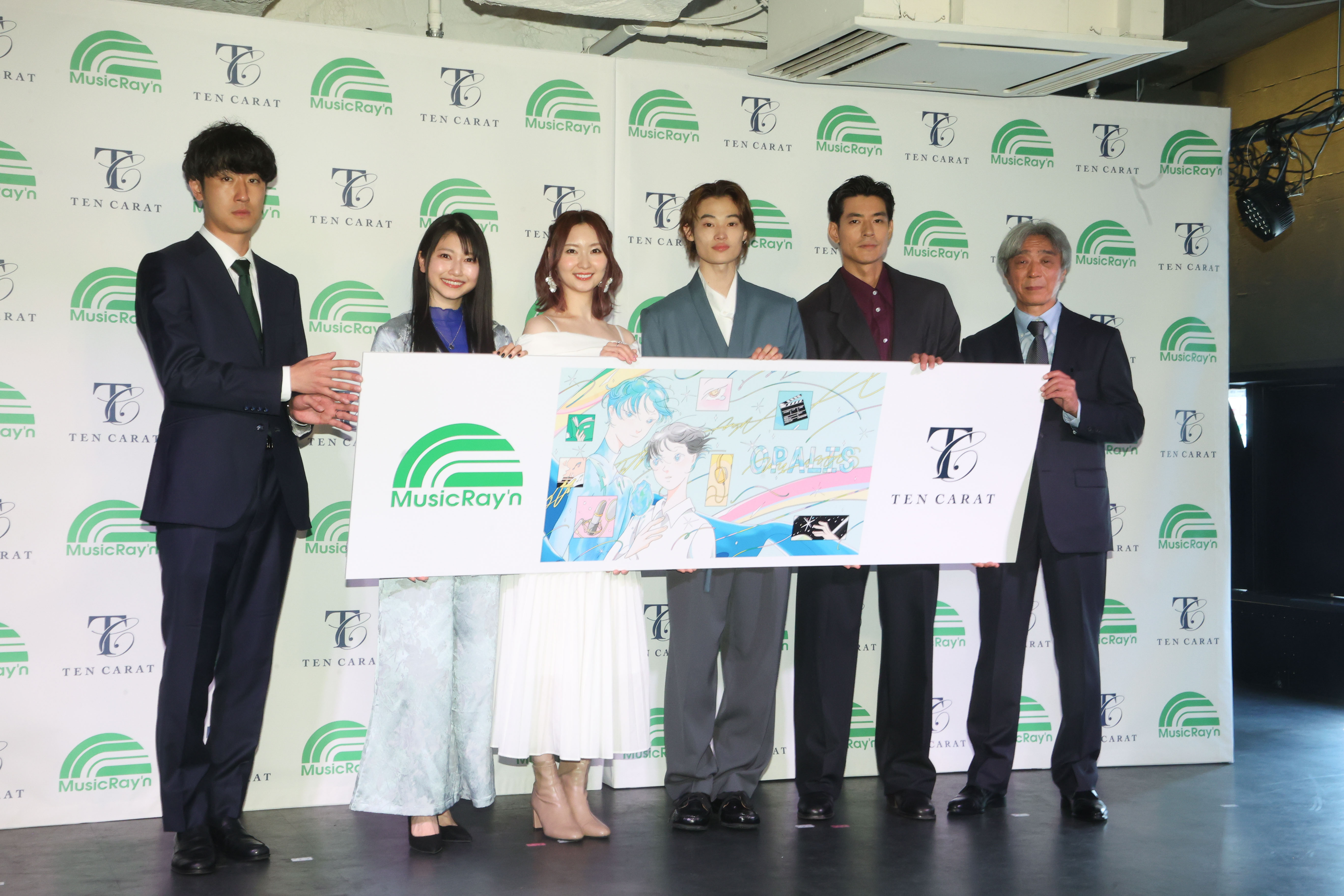 登壇する中島歩と窪塚愛流