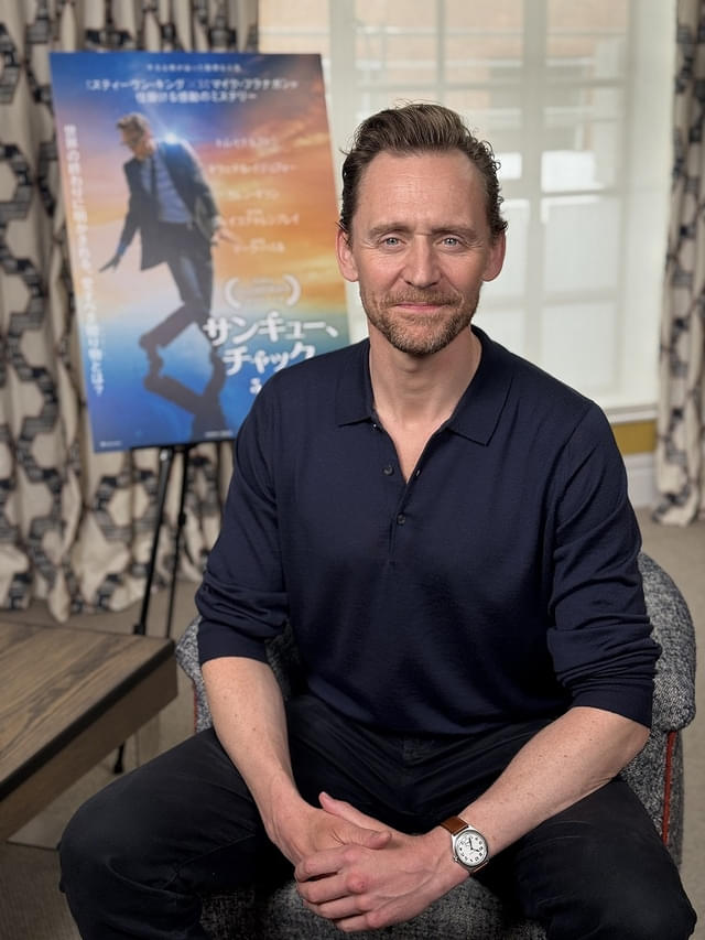 オンラインインタビューに応じたトム・ヒドルストン