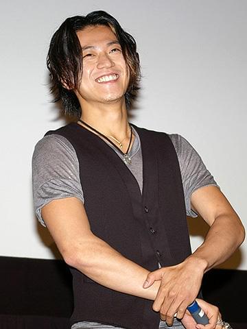 小栗旬が不老不死の戦士役に挑戦！アニメ「ハイランダー」初日