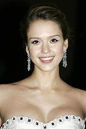 ジェシカ・アルバが、カルトSF「バーバレラ」のセクシーヒロインに！