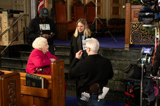 スカーレット・ヨハンソン、長編初監督「エレノアってグレイト。」96歳の主演女優の魅力語るショート映像