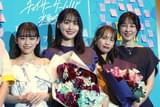 菅井友香と中村ゆりか、“娘”からの手紙＆花束に感激！【「チェイサーゲームW 水魚の交わり」初日舞台挨拶】