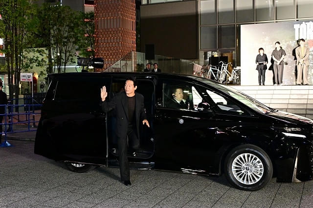 車でサプライズ登場したパク・ジファン