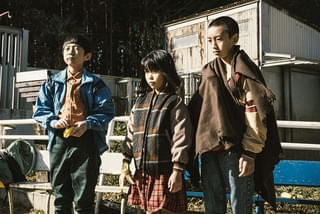 この子役たち、怖すぎる……佐藤二朗主演「名無し」新星子役が放つ強烈で鮮烈な存在感