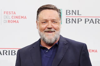 ラッセル・クロウ、米ゴシップサイト公開の動画に反論「何が問題?」 サイン求めて群がるファンを戒める姿に賛否