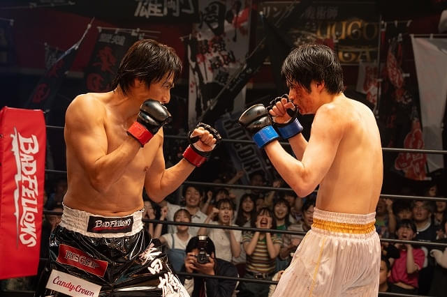 鈴鹿央士が伊勢谷友介に拳一つで立ち向かう
