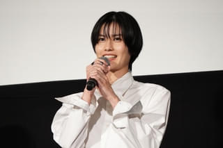 橋本愛、主演ホラーのポスターにまつわる“怪奇現象”報告【「祝山」公開記念舞台挨拶】