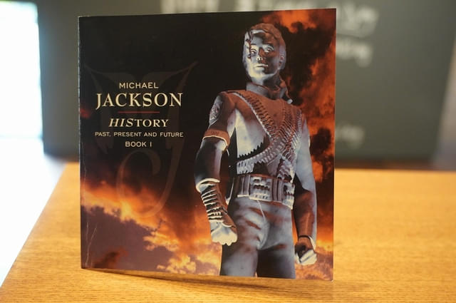 1995年発売の「HIStory」ジャケット