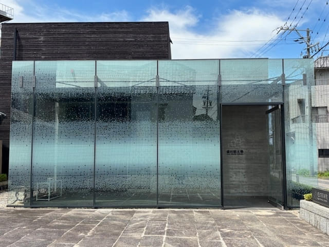 モダンな建築デザインが印象的な盛田昭夫塾