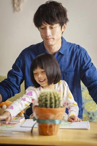 坂口健太郎主演×中野量太監督「私はあなたを知らない、」 愛おしい“家族の時間”を捉えた新場面写真を披露