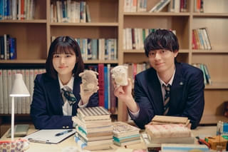 原菜乃華×作間龍斗「ないものねだりの君に光の花束を」“影の主役”はゆるかわキャラのマロ＆ミロ!?
