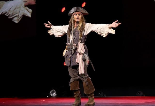 2015年のD23に、ジャック・スパロウの姿で登壇したジョニー・デップ
