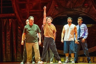 「脱ぐ」より難しい!? 山本耕史が英語で挑む、日米合作ミュージカル「フル・モンティ」【若林ゆり 舞台.com】