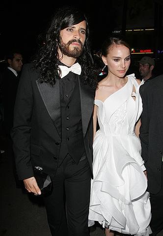 ナタリー・ポートマン、恋人のPVでインドの王女役を怪演!