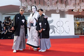 市川團十郎、史上初！ベネチア映画祭レッドカーペットに歌舞伎衣装で世界を魅了「炭治郎のベースはこっち！」