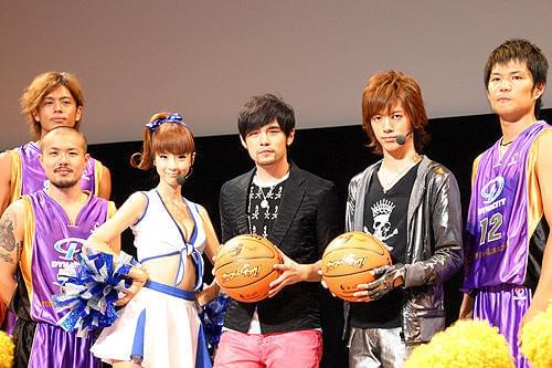 「カンフー・ダンク！」のジェイ・チョウ、ほしのあきの胸元にタジタジ