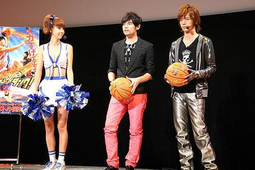 「カンフー・ダンク！」のジェイ・チョウ、ほしのあきの胸元にタジタジ