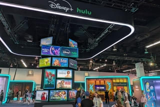ディズニープラス、米アナハイムで開催の「D23」で存在感 海外メディアを前に日韓ドラマ「メリーベリーラブ」をアピール