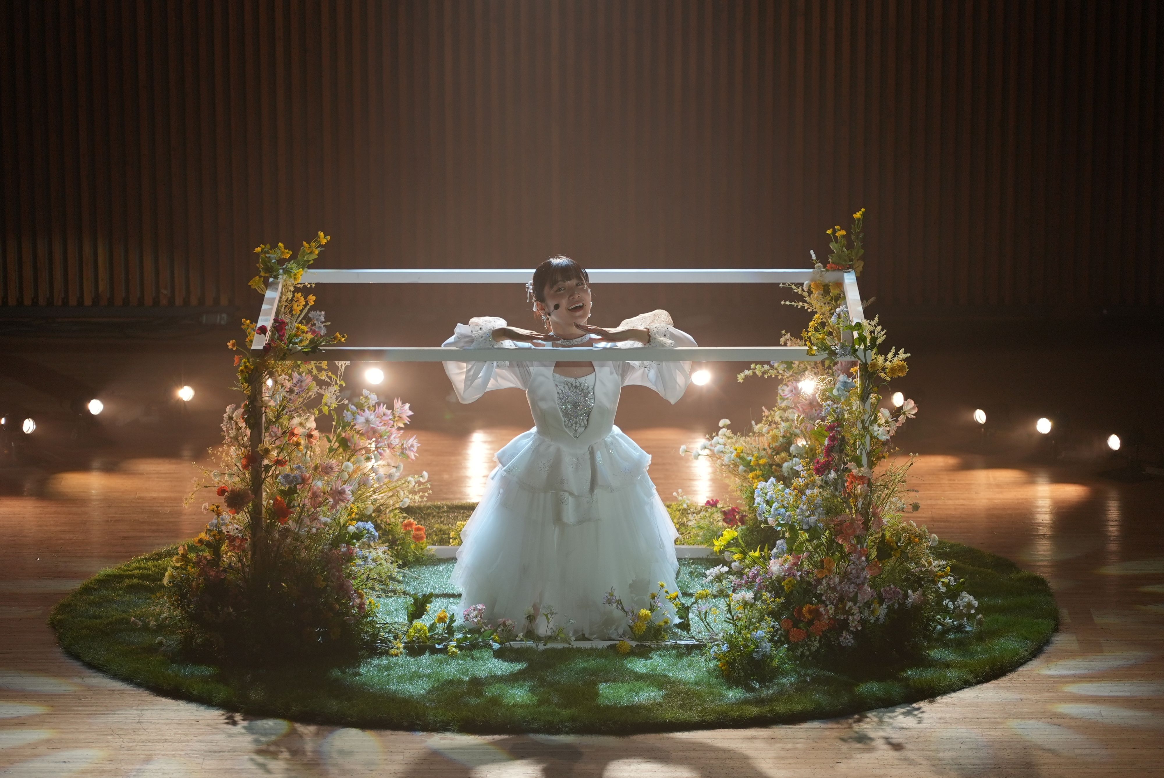 深川麻衣、乃木坂46卒業以来8年ぶりに歌って踊る！ アイナ・ジ・エンドが振付担当した「逃げろお嬢さん」本編映像公開