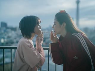 長澤まさみ×柄本佑×石橋静河「このごにおよんで愛など」不器用な3人の愛おしい日常を捉えた場面写真披露