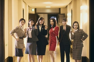 綾瀬はるか主演「ファーストボイス」女性キャストオフショット＆野口聡一、山内マリコら著名人の絶賛コメント公開