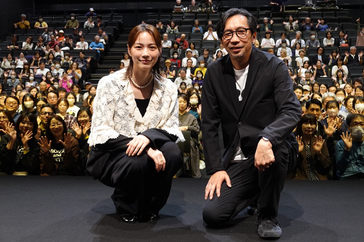 のん、安田章大の「友だちになれた？」に笑顔 行定勲監督から映画監督