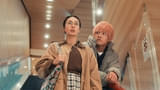 柴咲コウ×赤楚衛二主演、Netflix映画「余命一年、男をかう」初共演の2人が心地よいバディ感を見せる場面写真7点が公開