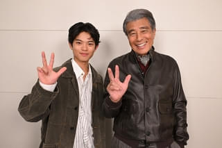 舘ひろしのサプライズ登場に黒川想矢が驚き!「3ミリの恋」特別インタビュー映像