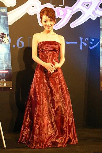 心霊スポット？恐さ満点の古びた倉庫で「シャッター」ジャパンプレミア