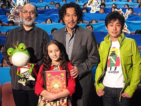 「パコと魔法の絵本」舞台挨拶。ノコギリの演奏に会場からため息が