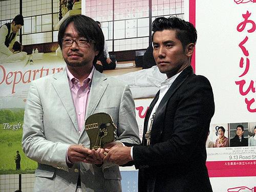 「おくりびと」モントリオール映画祭グランプリの受賞報告会見