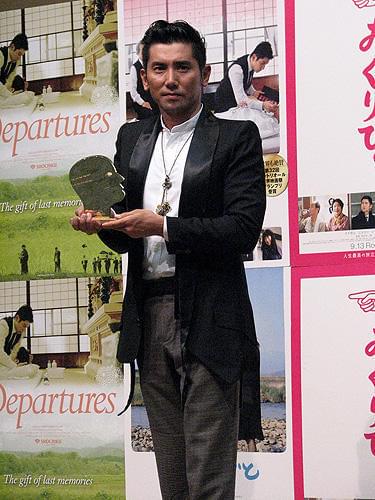 「おくりびと」モントリオール映画祭グランプリの受賞報告会見