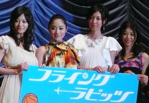 石原さとみ「別腹で2度楽しんで！」、「フライング☆ラビッツ」初日
