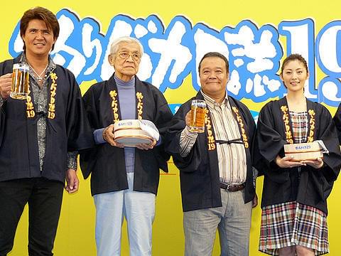 「釣りバカ日誌19」鈴木建設御一行が“社員旅行”で舌鼓！